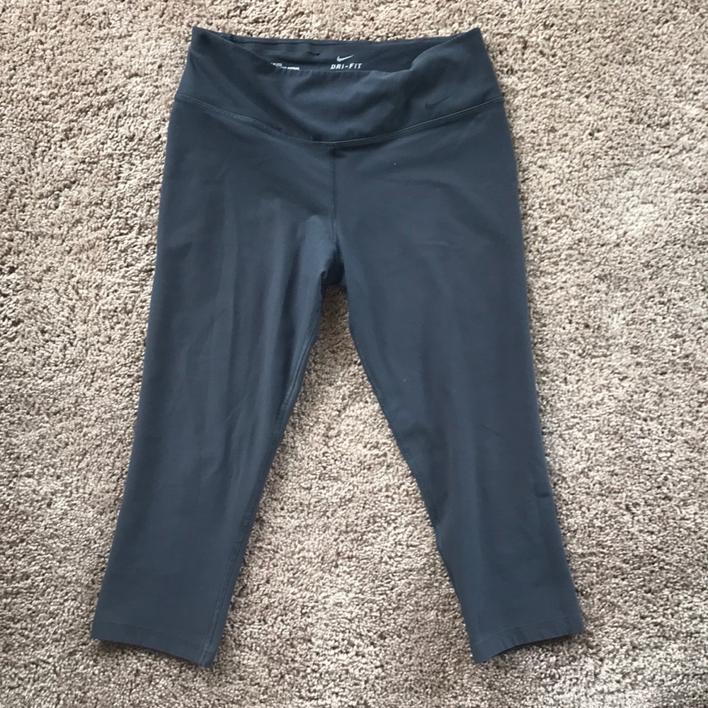 Gray Nike crop workout leggings